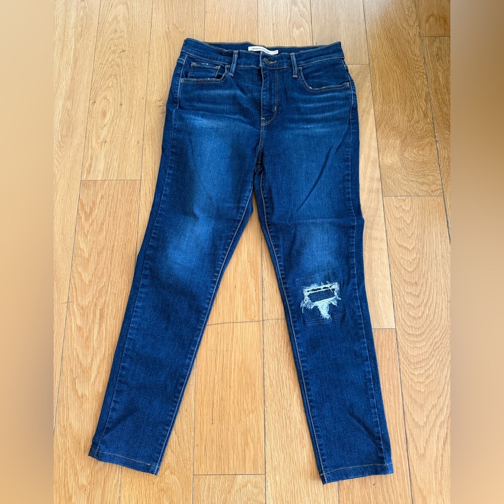 Levi’s Women’s Dark Blue Distressed Skinny Jeans